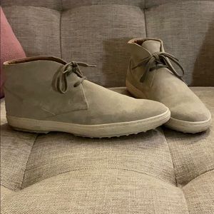 TOD’S men grey suede Chukka Boots size 9
